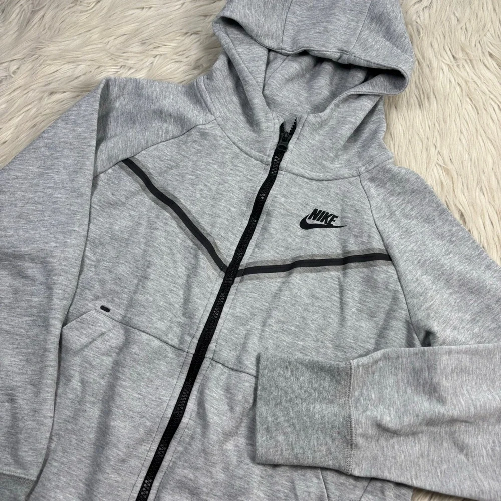 Nike Boy's Youth L Gray Loose Fit Windrunner Zip Front Hoodie